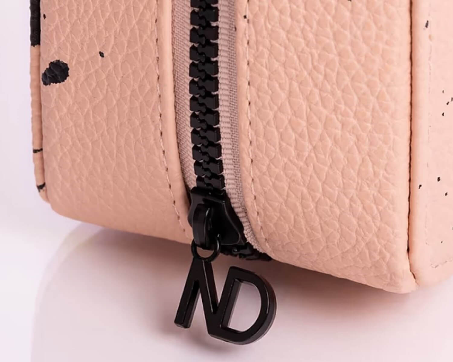 TRAVEL BRUSH SET & MAKEUP POUCH (SET DE BROCHAS)